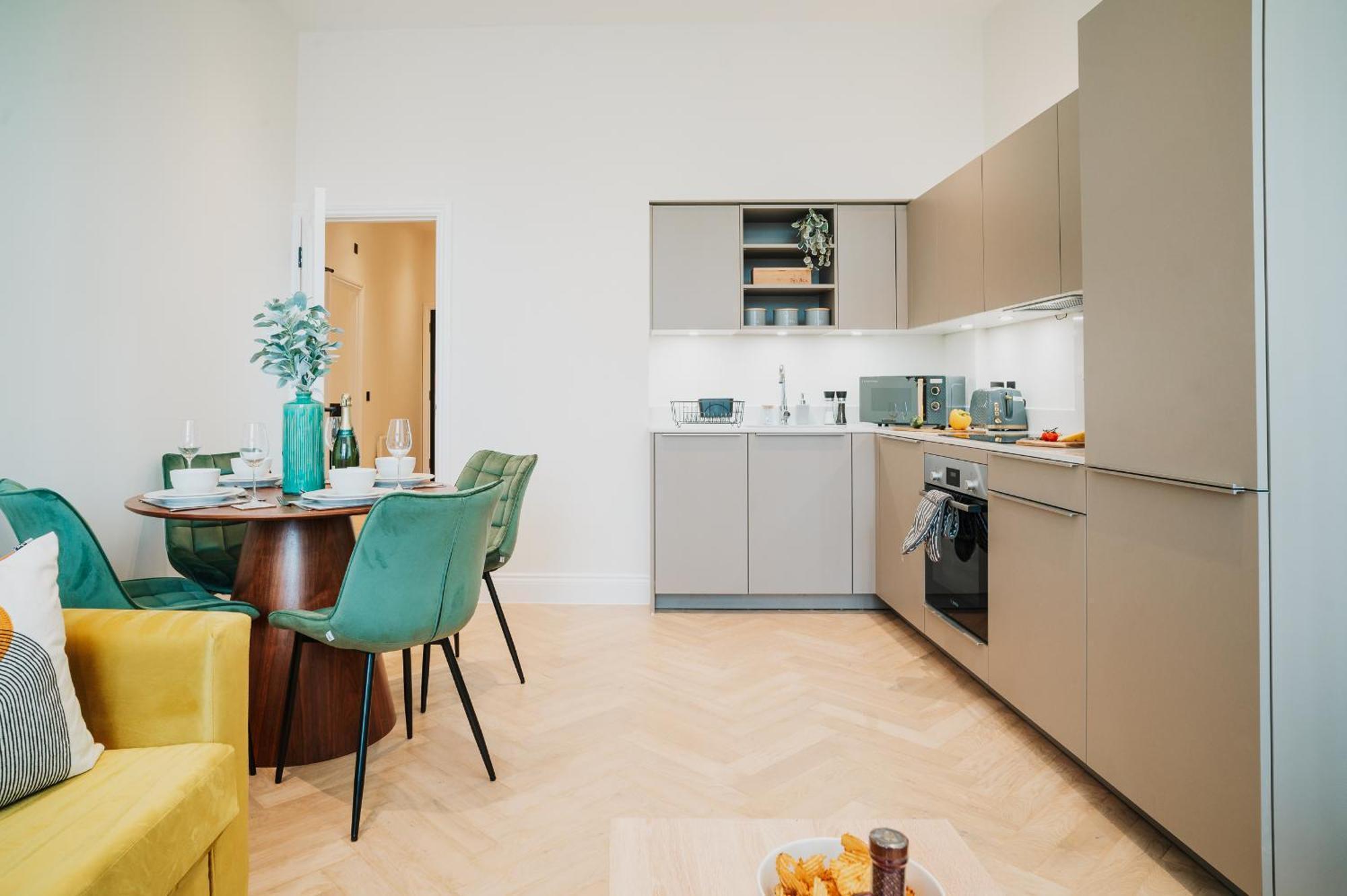 Apartment Stylish Grade Ii Gem Parking Families Contractors Birmingham