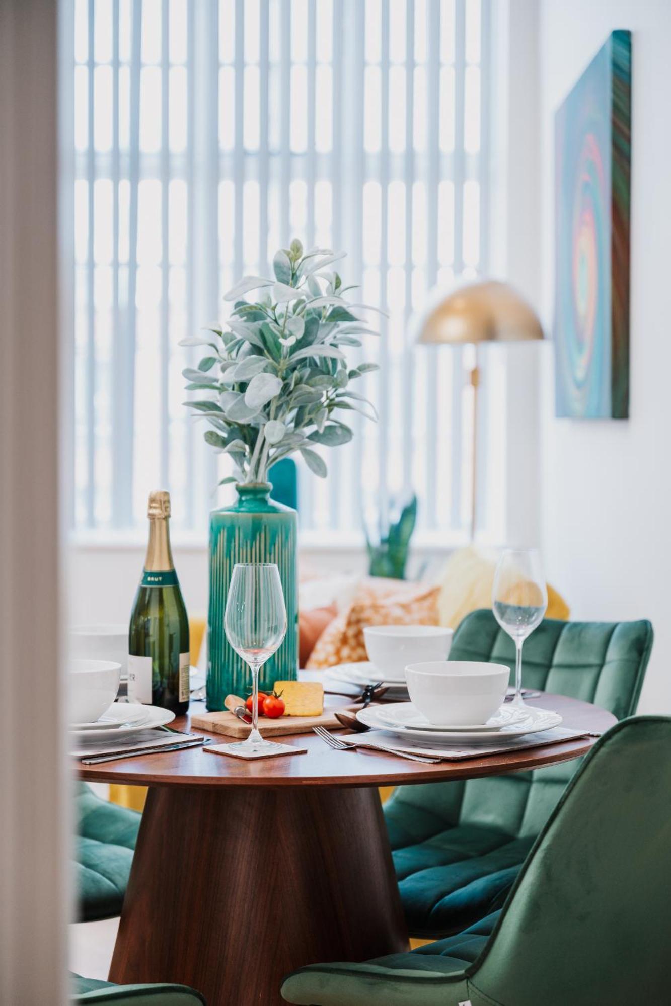 Stylish Grade Ii Gem Parking Families Contractors Apartment *