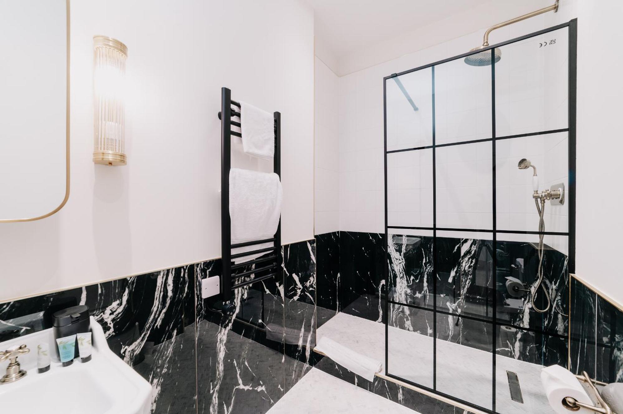 Apartment Stylish Grade Ii Gem Parking Families Contractors